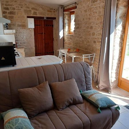 Escale Au Clos Saint Martin De Juillers Gites Et Chambres D'Hotes Exterior foto