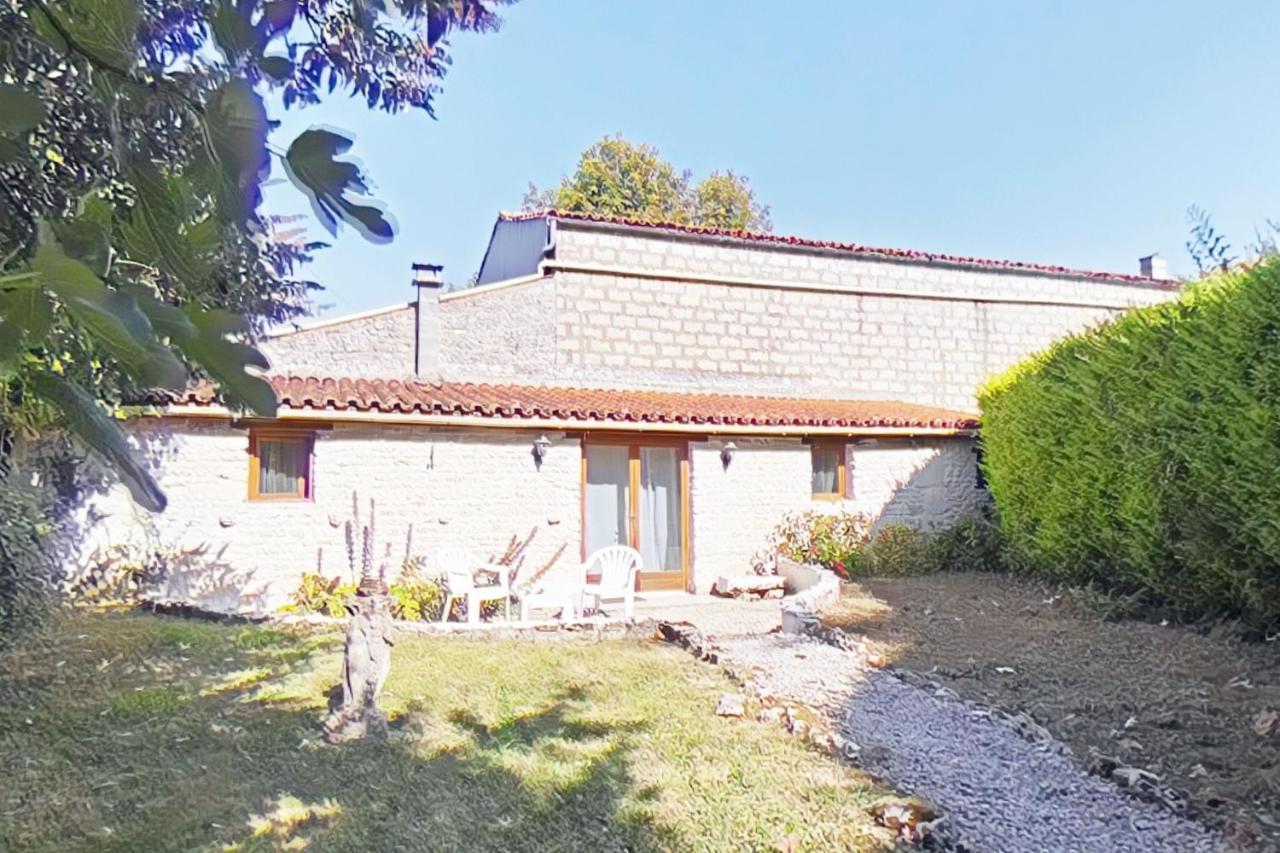 Escale Au Clos Saint Martin De Juillers Gites Et Chambres D'Hotes Exterior foto