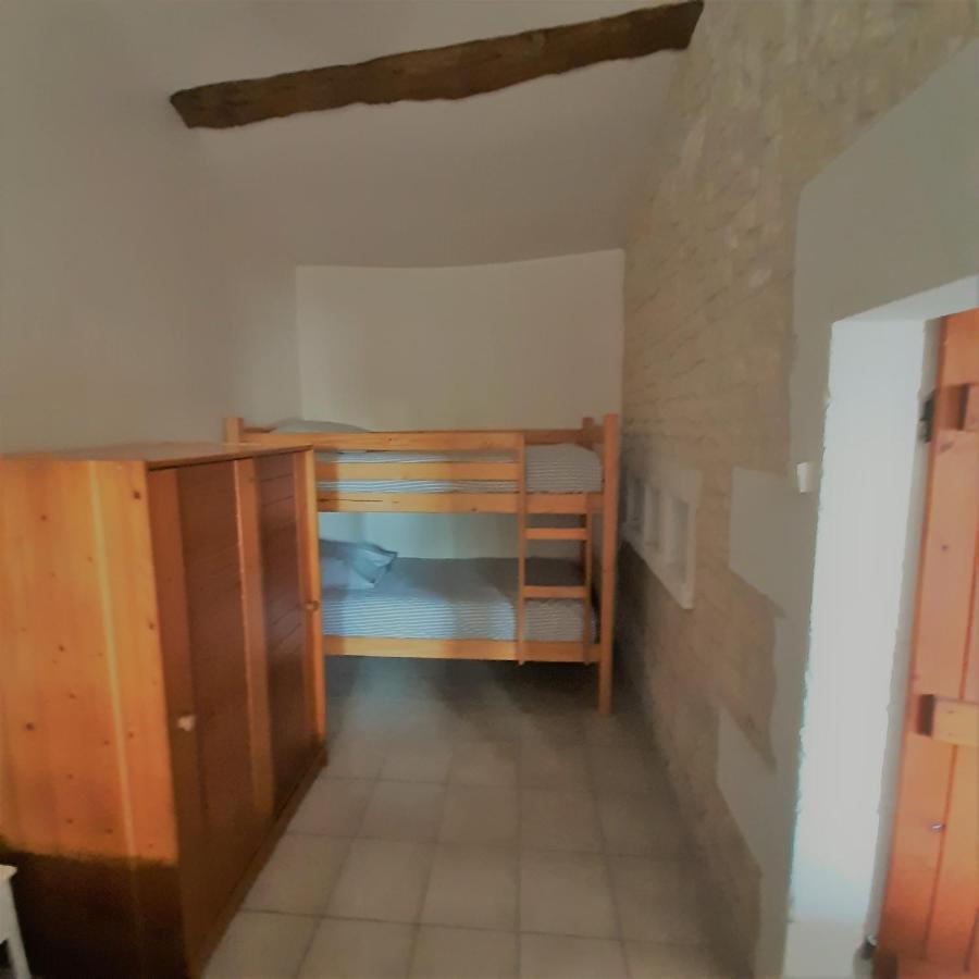 Escale Au Clos Saint Martin De Juillers Gites Et Chambres D'Hotes Exterior foto