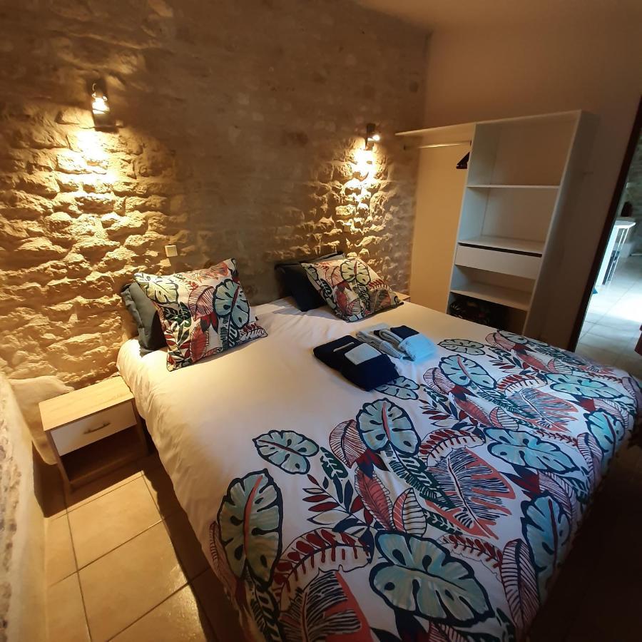 Escale Au Clos Saint Martin De Juillers Gites Et Chambres D'Hotes Exterior foto