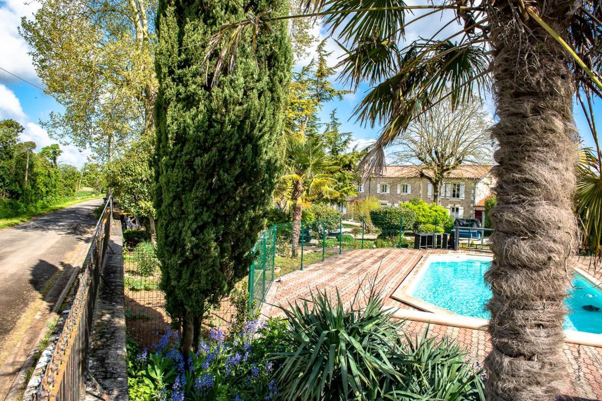 Escale Au Clos Saint Martin De Juillers Gites Et Chambres D'Hotes Exterior foto