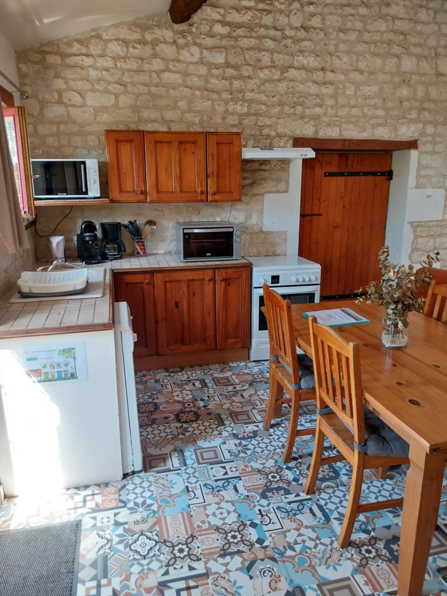 Escale Au Clos Saint Martin De Juillers Gites Et Chambres D'Hotes Exterior foto